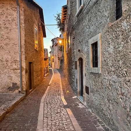 La Casa Di Mezzo