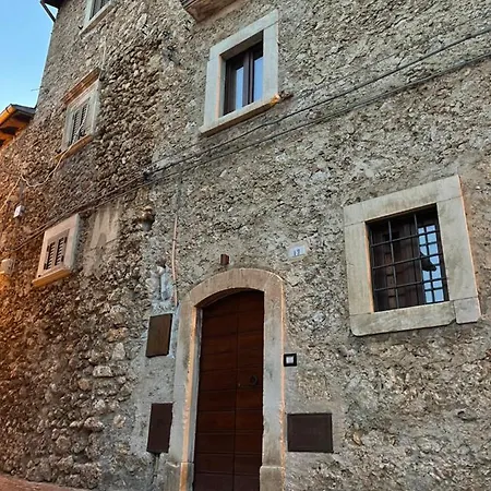 La Casa Di Mezzo Holiday home