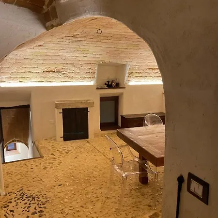 La Casa Di Mezzo *