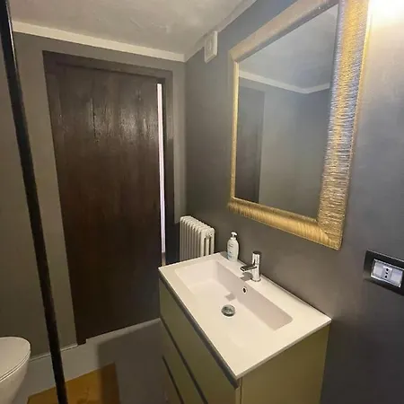 La Casa Di Mezzo *