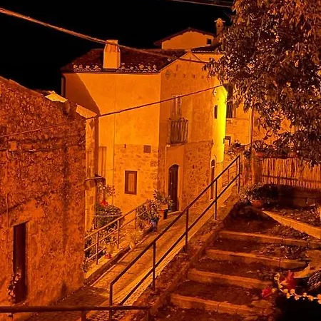 La Casa Di Mezzo *