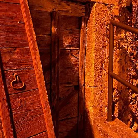 La Casa Di Mezzo *