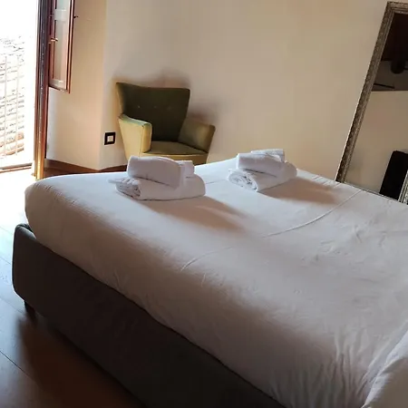 La Casa Di Mezzo Holiday home *