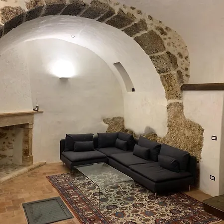 La Casa Di Mezzo